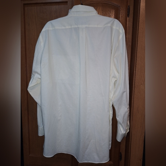 A Lauren Ralph Lauren men's slim fit long sleeve button-down shirt in a size 18. - Picture 2 of 3